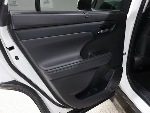 Certified 2022 Toyota Highlander XLE image 18