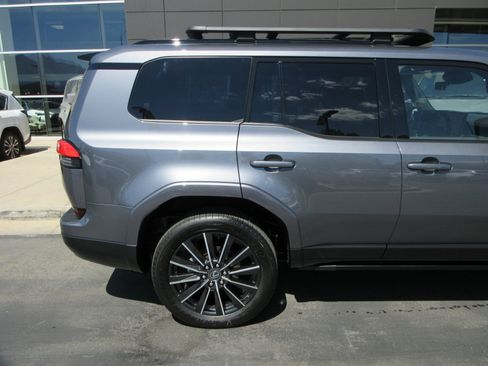 Used 2025 Lexus GX 550 w/ Accessory Package (2T) AWD/4WD image 10