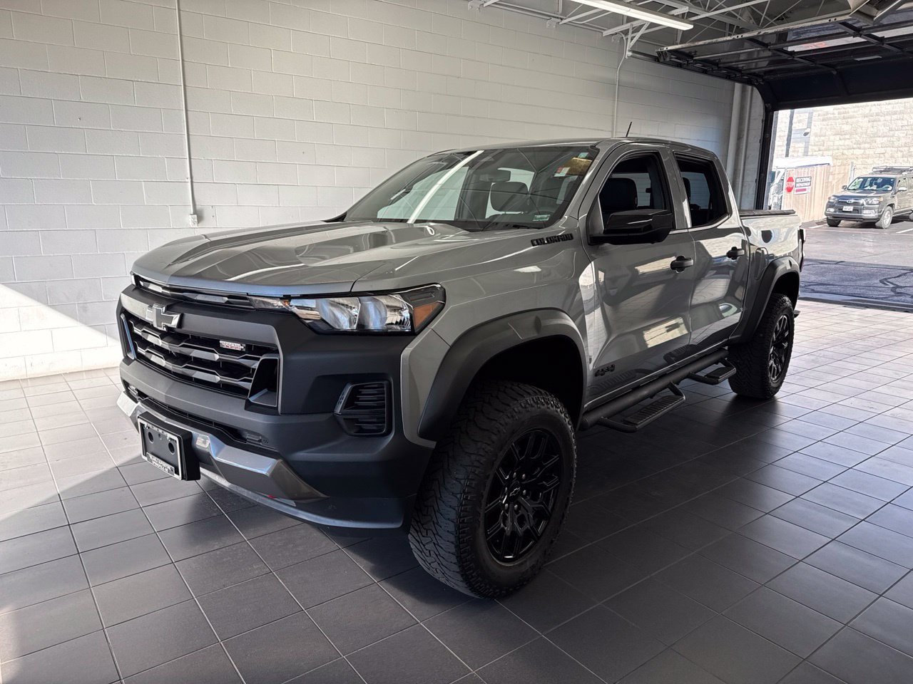 Used 2024 Chevrolet Colorado Trail Boss w/ Technology Package AWD/4WD image 4