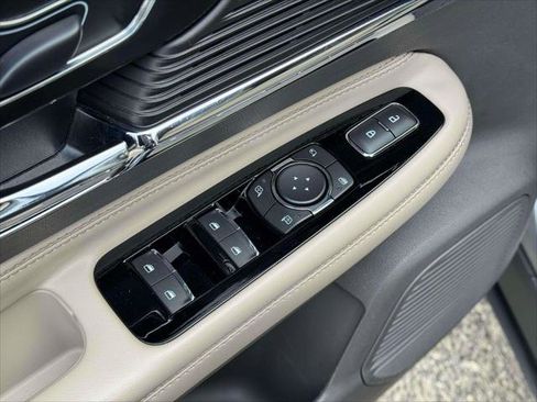 Used 2022 Lincoln Corsair AWD w/ Equipment Group 101A image 15