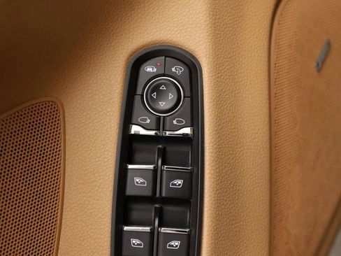 Used 2013 Porsche Panamera 4 Platinum Edition image 12