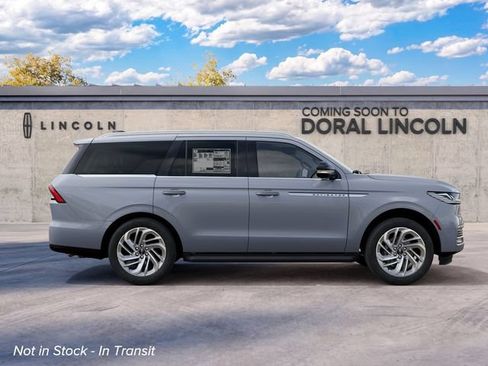 New 2027 Lincoln Navigator Premiere RWD image 5