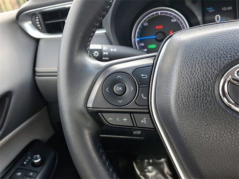 Used 2021 Toyota Venza LE image 20