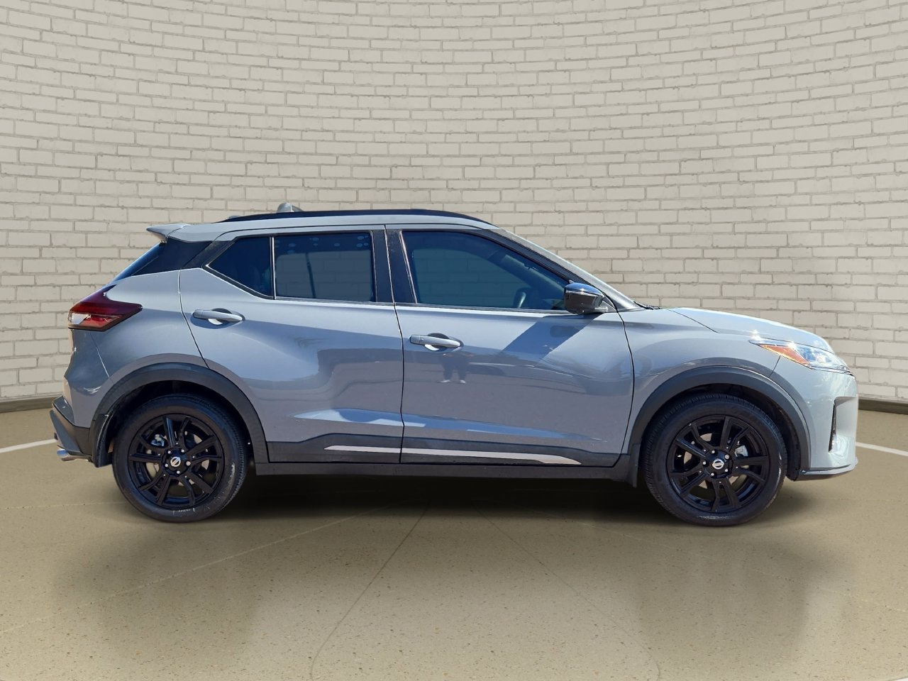 Used 2021 Nissan Kicks SR w/ SR Premium Package FWD image 5