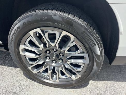 Used 2023 GMC Yukon XL Denali Ultimate AWD/4WD image 14