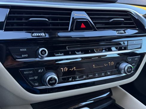 Used 2018 BMW 530i w/ Premium Package image 17