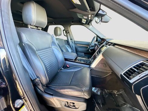 Used 2020 Land Rover Discovery HSE image 31