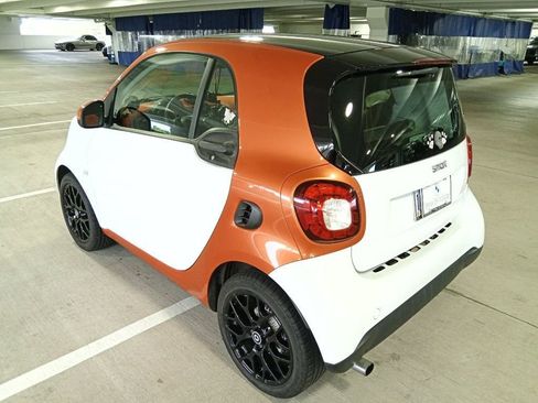 Used 2016 smart fortwo passion RWD image 6