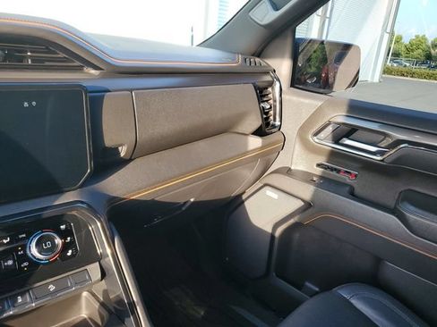 Used 2025 GMC Sierra 1500 AT4 w/ AT4 Premium Package AWD/4WD image 26