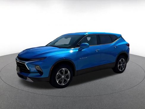 Used 2025 Chevrolet Blazer LT FWD image 9