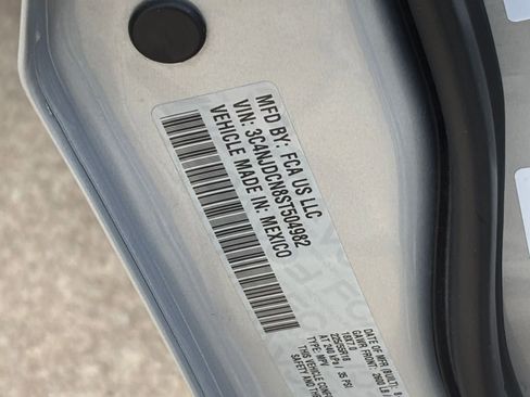 Used 2025 Jeep Compass Limited image 29