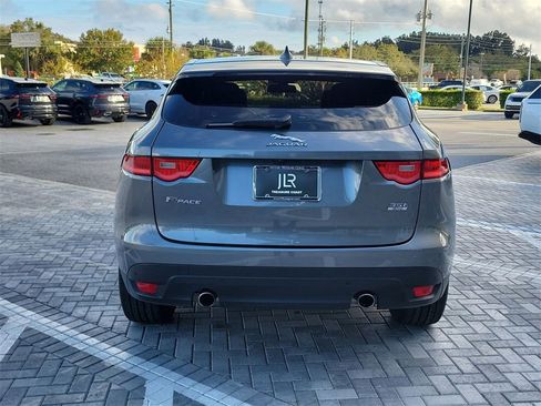 Used 2017 Jaguar F-PACE Prestige image 4