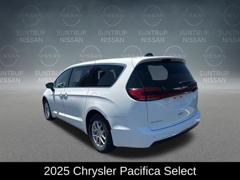 Used 2025 Chrysler Pacifica Select FWD image 3