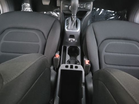 Used 2019 Jeep Renegade Latitude w/ Cold Weather Group AWD/4WD image 29