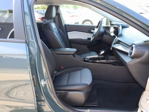 Used 2025 Chevrolet Trax LT FWD image 22