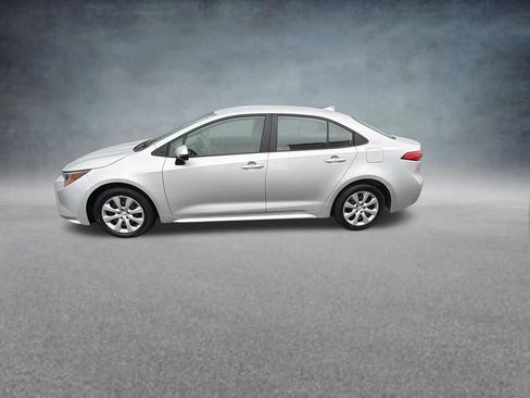 Used 2024 Toyota Corolla LE FWD image 2