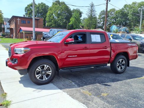 Used 2018 Toyota Tacoma TRD Sport AWD/4WD image 7