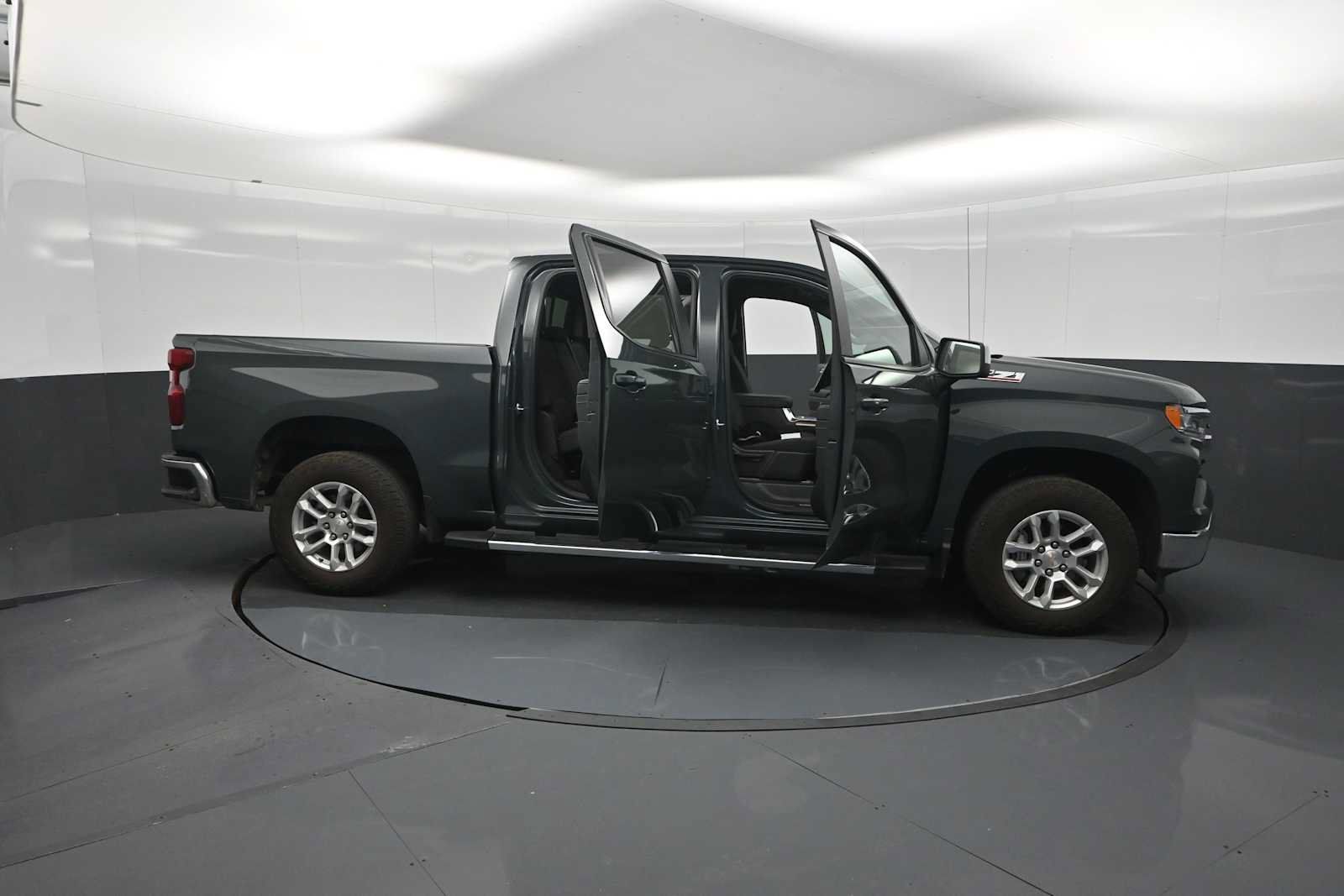 Used 2025 Chevrolet Silverado 1500 LT w/ Z71 Off-Road Package AWD/4WD image 36