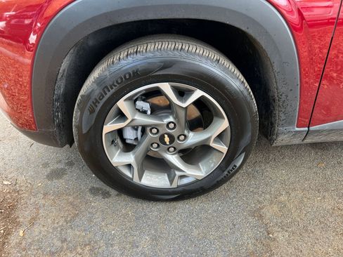 Used 2025 Chevrolet Trax LT image 27