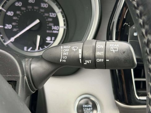 Used 2021 Toyota Highlander XLE AWD/4WD image 45