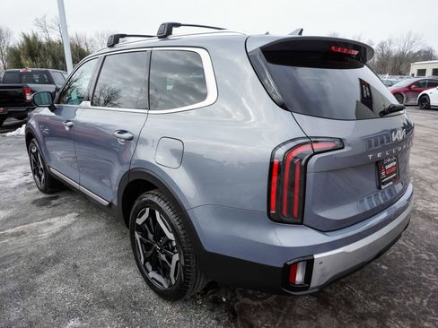 Used 2024 Kia Telluride EX w/ EX Captain's Chair Package image 4