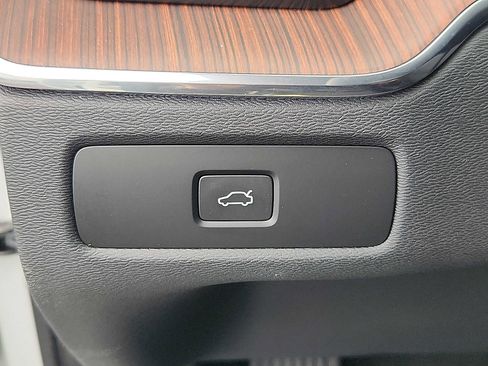Certified 2024 Volvo XC60 B5 Plus w/ Protection Package Premier AWD/4WD image 22