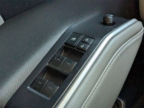 Used 2022 Toyota Highlander XLE image 21