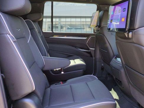 Used 2026 Cadillac Escalade ESV Sport w/ Touring Package AWD/4WD image 15