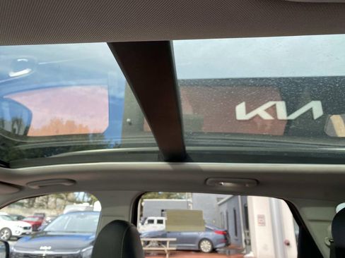 Used 2022 Kia Sorento S w/ Panoramic Sunroof Package image 10