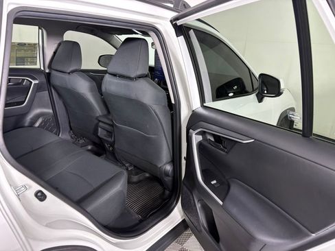 Used 2021 Toyota RAV4 LE image 30