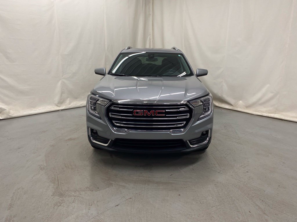 Used 2024 GMC Terrain SLT AWD/4WD image 3