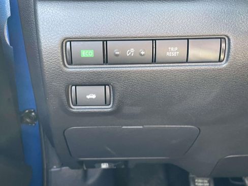 Used 2022 Nissan Sentra SV FWD image 17