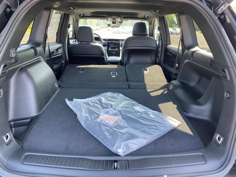 New 2025 Jeep Grand Cherokee Altitude image 5