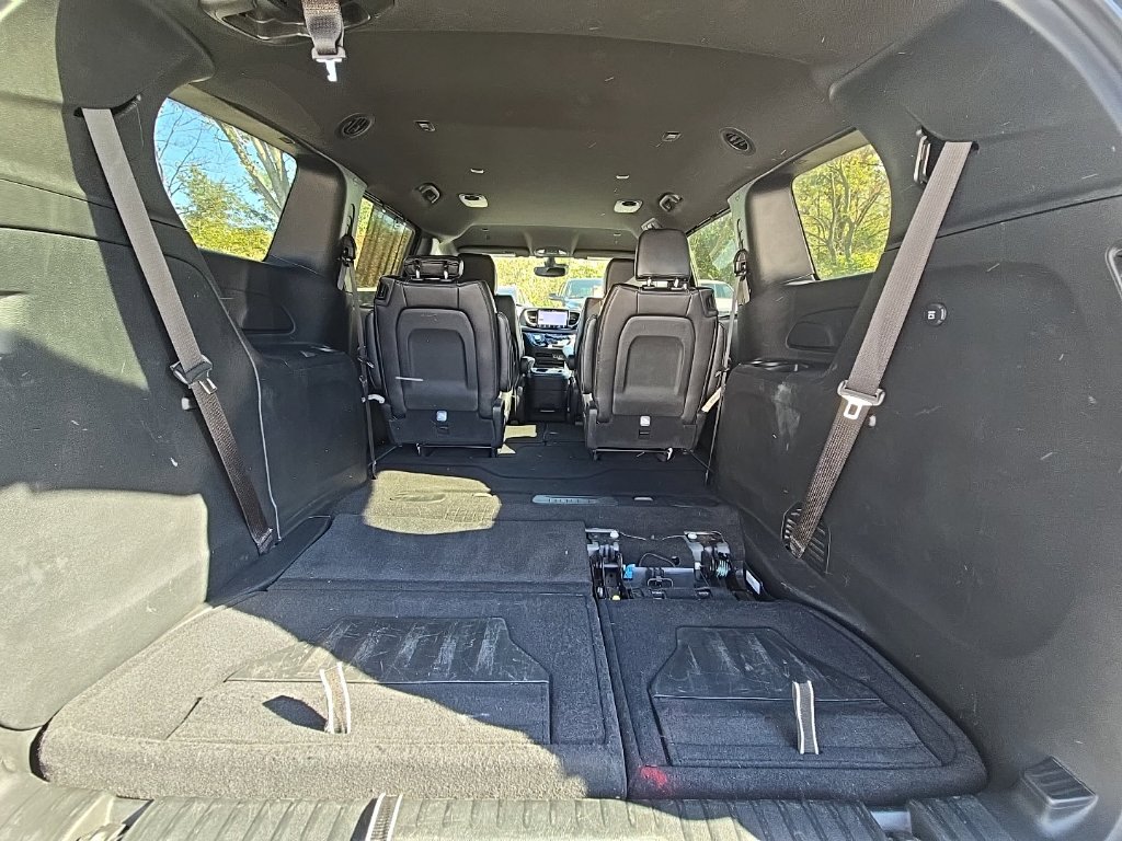 Used 2025 Chrysler Pacifica Select FWD image 25