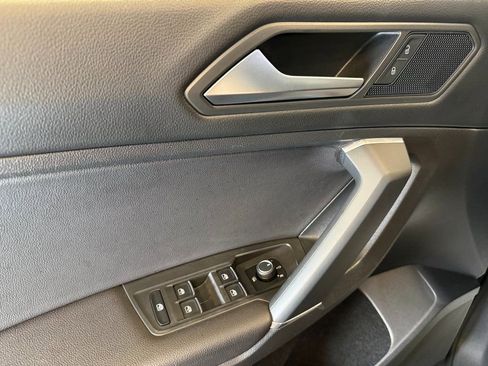 Used 2020 Volkswagen Tiguan SE w/ Panoramic Sunroof Package image 19