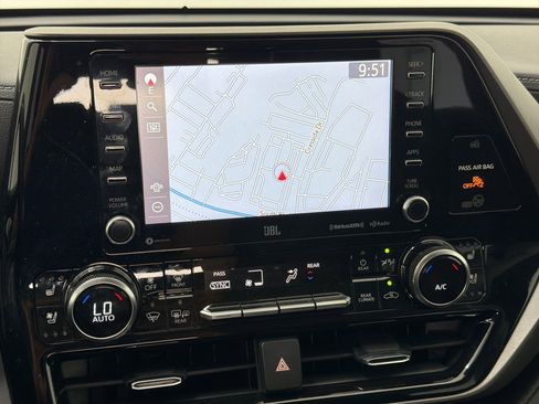 Used 2022 Toyota Highlander Limited image 24