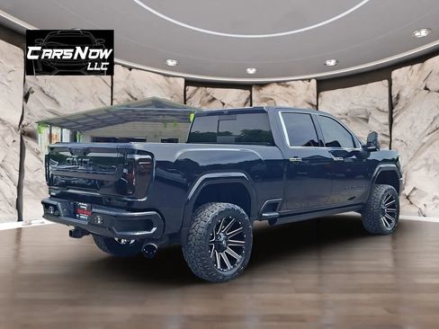 Used 2021 GMC Sierra 2500 Denali w/ Denali Black Diamond Edition AWD/4WD image 6