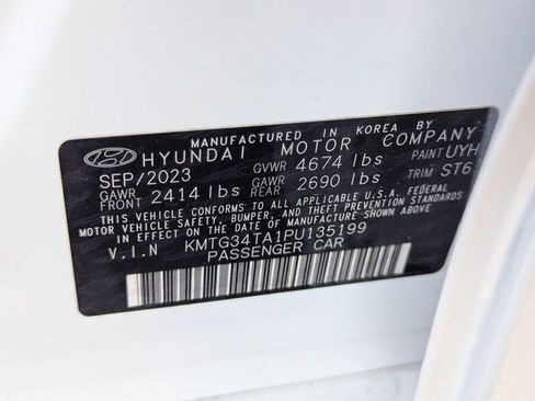 Used 2023 Genesis G70 2.0T w/ Sport Prestige Package image 12