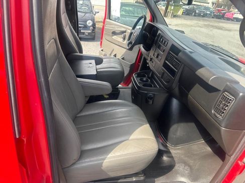 Used 2015 Chevrolet Express 2500 image 28