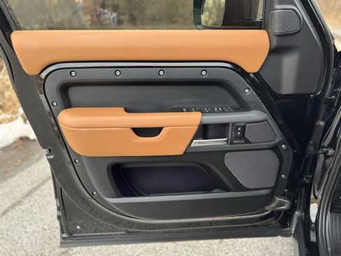 Used 2023 Land Rover Defender 110 X image 8
