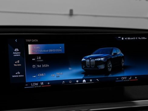 Used 2025 BMW iX xDrive50 image 26