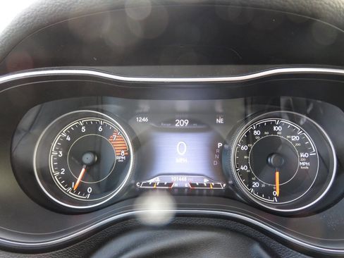 Used 2019 Jeep Cherokee Limited image 14