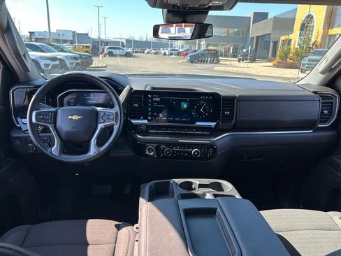 Used 2024 Chevrolet Silverado 1500 LT image 7