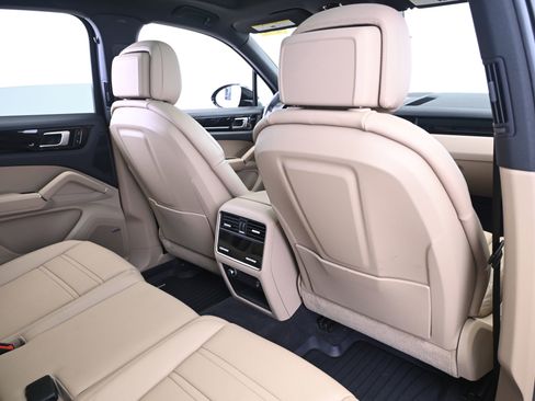 Used 2019 Porsche Cayenne E-Hybrid image 17
