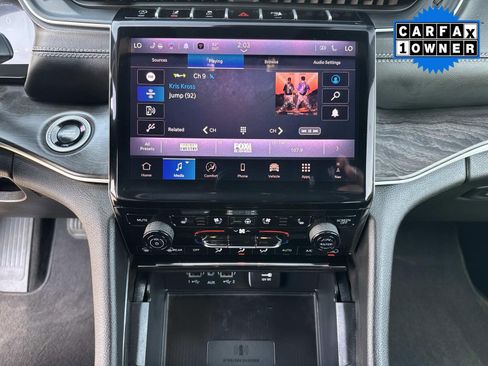 Used 2025 Jeep Grand Cherokee L Limited w/ Luxury Tech Group II image 26