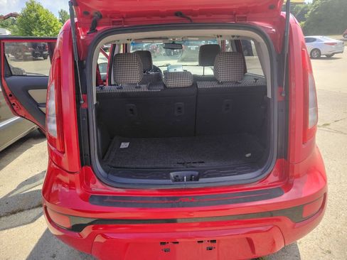 Used 2013 Kia Soul ! FWD image 7