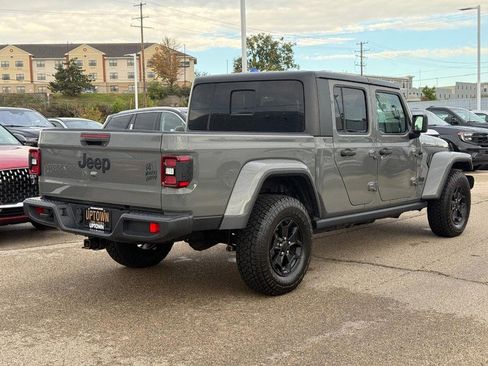 Used 2021 Jeep Gladiator Sport image 3