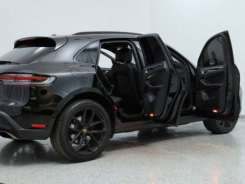 Used 2022 Porsche Macan image 11