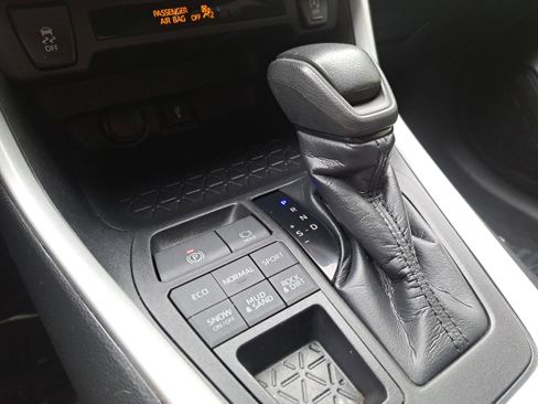 Certified 2020 Toyota RAV4 LE image 18