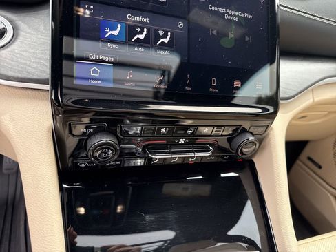 Used 2023 Jeep Grand Cherokee L Limited w/ Luxury Tech Group II AWD/4WD image 29
